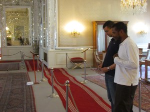 Samy Adighirni mostra-nos peças do palácio onde reinou o deposto Xá Reza Pahlevi, transformo em museu