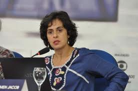 Maria Carmem Jacob testemunha a favor dos réus ao lado do marido