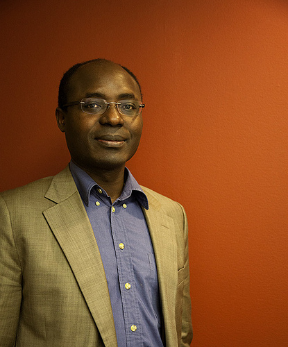Jornalista Rafael Marques de Morais, sob ameaça por denunciar o envolvimento da cúpula das autoridades de Angola com a corrupção e o sangue dos diamantes. Clique para ler entrevista aqui em inglês