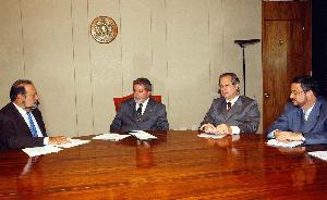 Dos arquivos da estatal EBC, a foto registra encontro no gabinete do presidente da República entre homem de maior fortuna mundial, Carlos Slim, Lula e seus ministros Antonio Palocci e Jose Dirceu. Depois de saírem do governo, os três se tornaram lobistas milionários, atuando em nome de empresas como portadores de informações privilegiadas