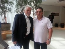 O atual ministro da Casa Civil, de barba, posa com João Palmeirão, empresário português de sogra cabeleireira. A foto foi fornecida ao blog por cortesia do advogado do empresário