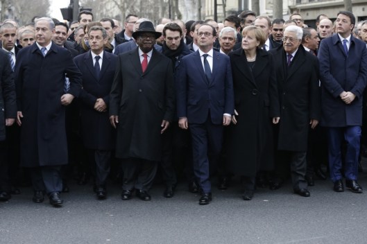Líderes governamentais marcham em Paris "contra o terrorismo", sem olhar para o próprio rabo