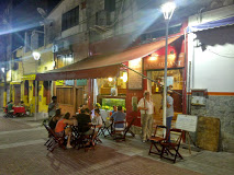 Bistrô austro-húngaro PortoSol, tendo o taverneiro Lackinger com seus indefectíveis suspensórios